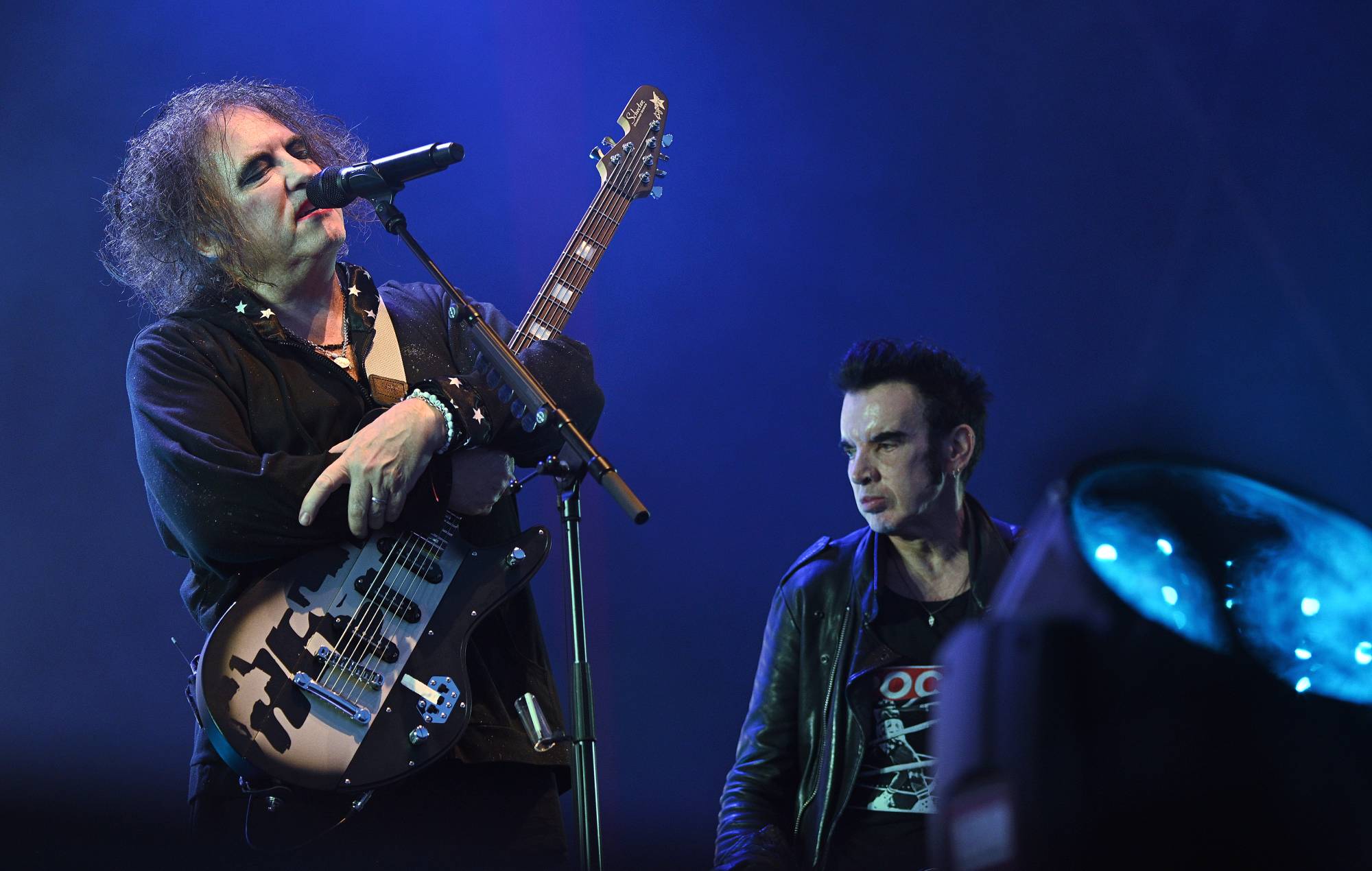 The Cureベーシスト、Simon Gallupが病気欠場 息子Edenがベルリン公演で緊急代打