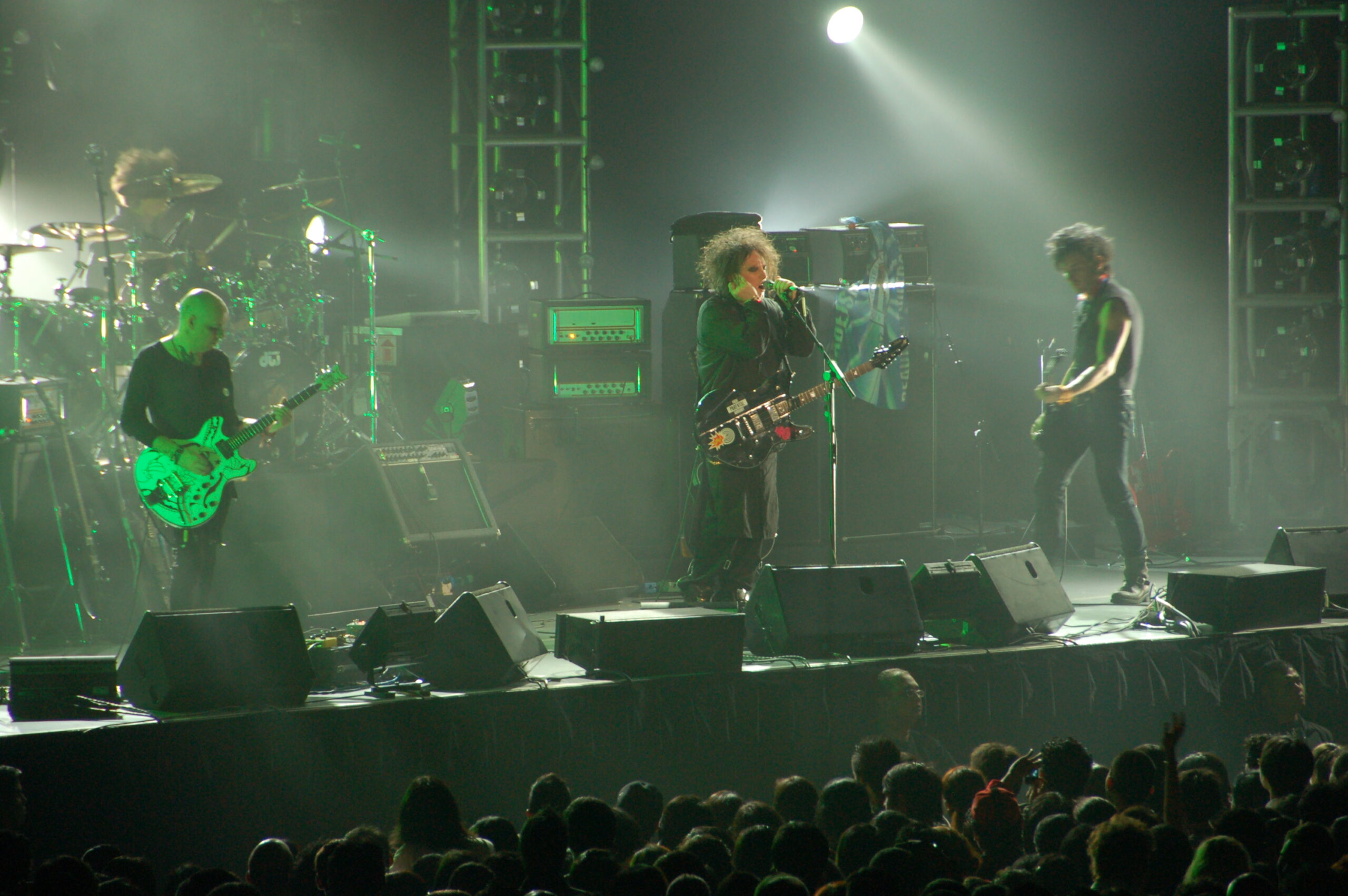The Cure ベーシスト、Simon Gallup が体調不良で欠場 息子 Eden Gallup がベルリン3連戦で緊急代役