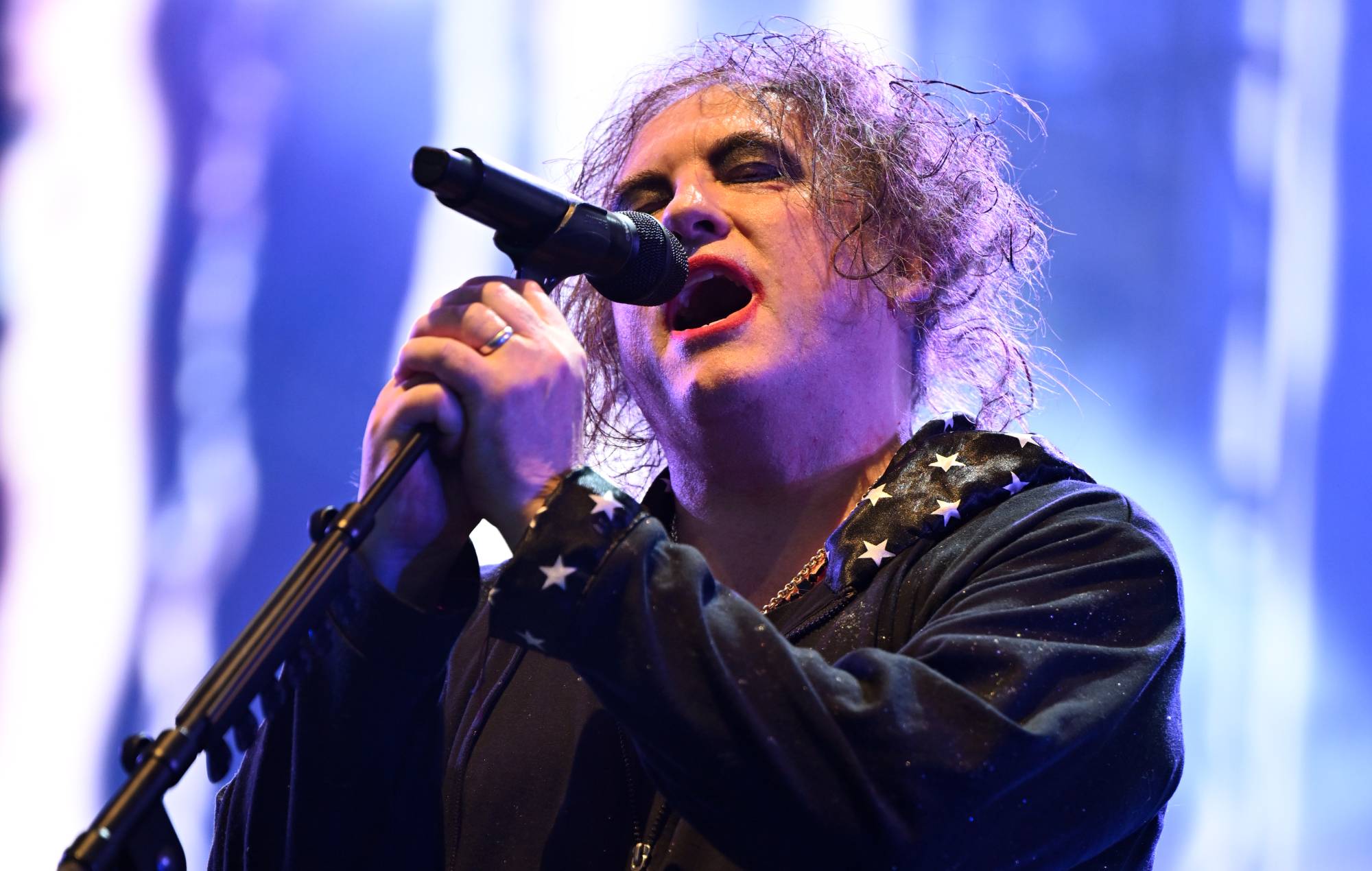 Robert Smith Rips Into FIFA World Cup Halftime Show: "Please Just Fuck Off"