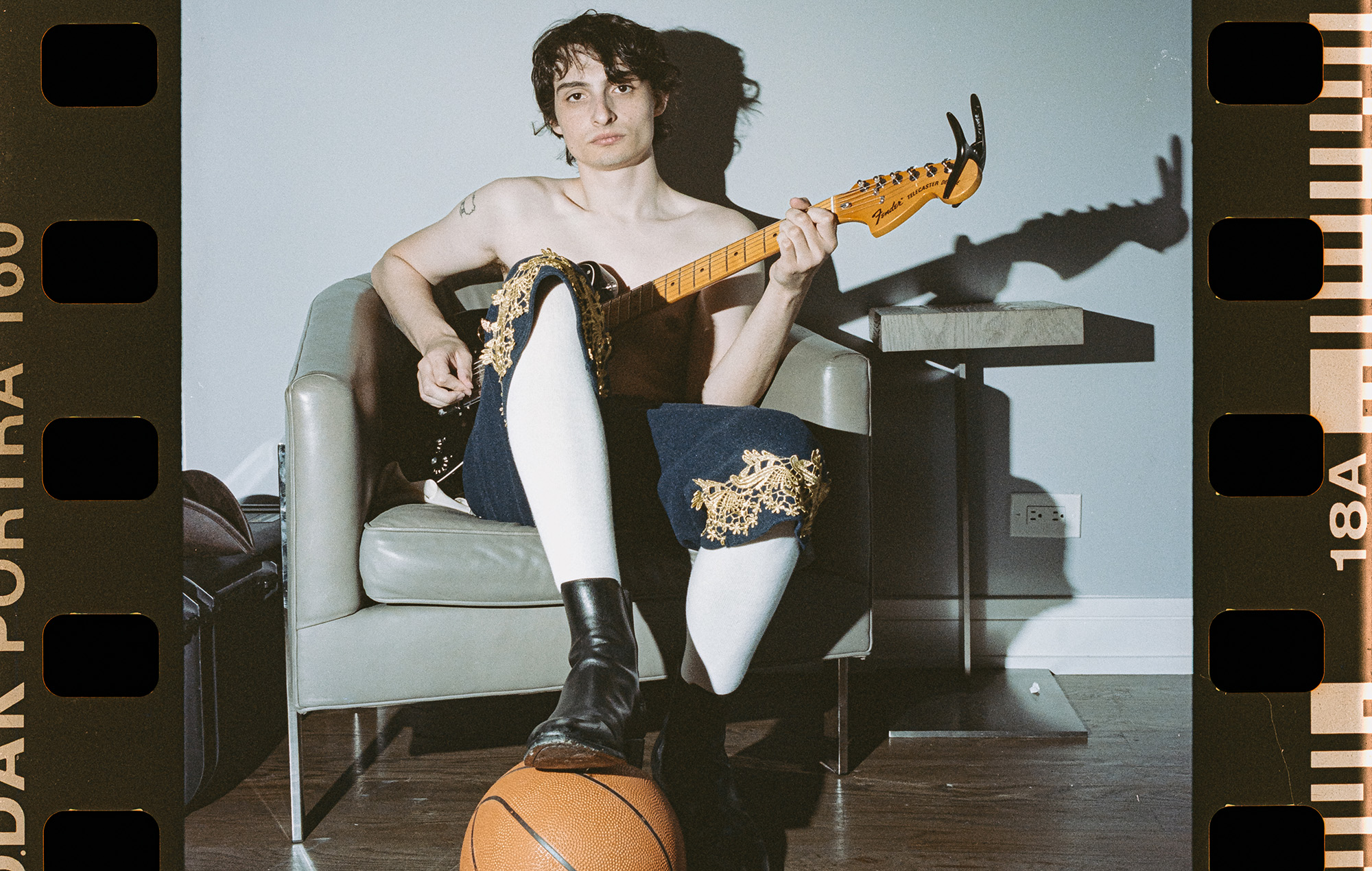 Finn Wolfhard、俳優業と並走する新作アルバムを語る──ロンドンでGorillaz初の本拠地公演も観覧