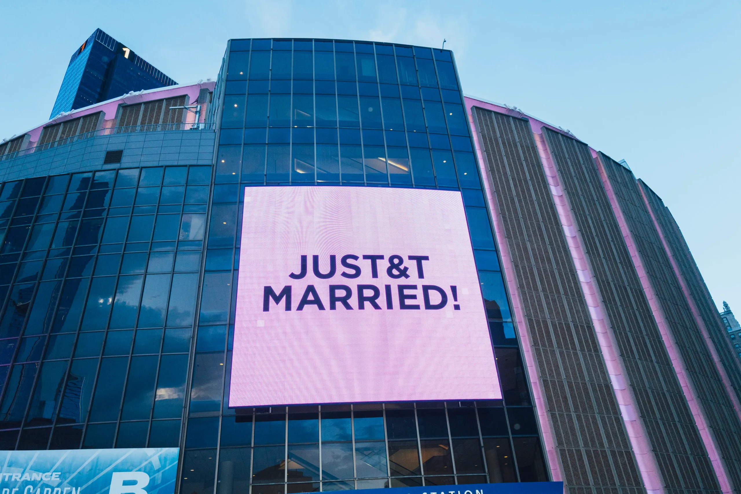 テイラー・スウィフトの結婚式でMSG貸切、史上初の監視カメラ完全停止