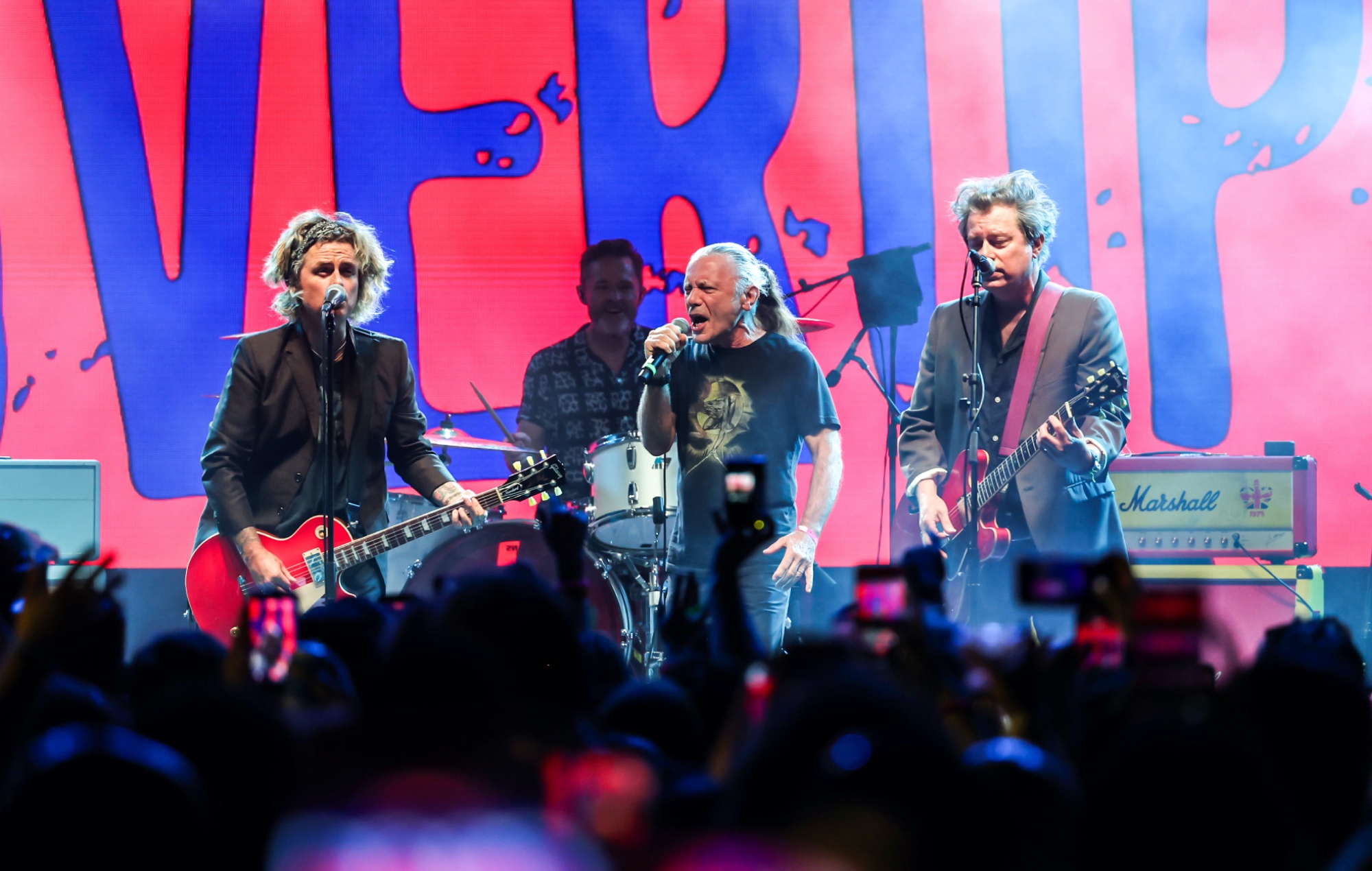 Billie Joe Armstrongが訃報に捧げたNirvanaカバー、Iron MaidenのボーカリストとはBowie共演