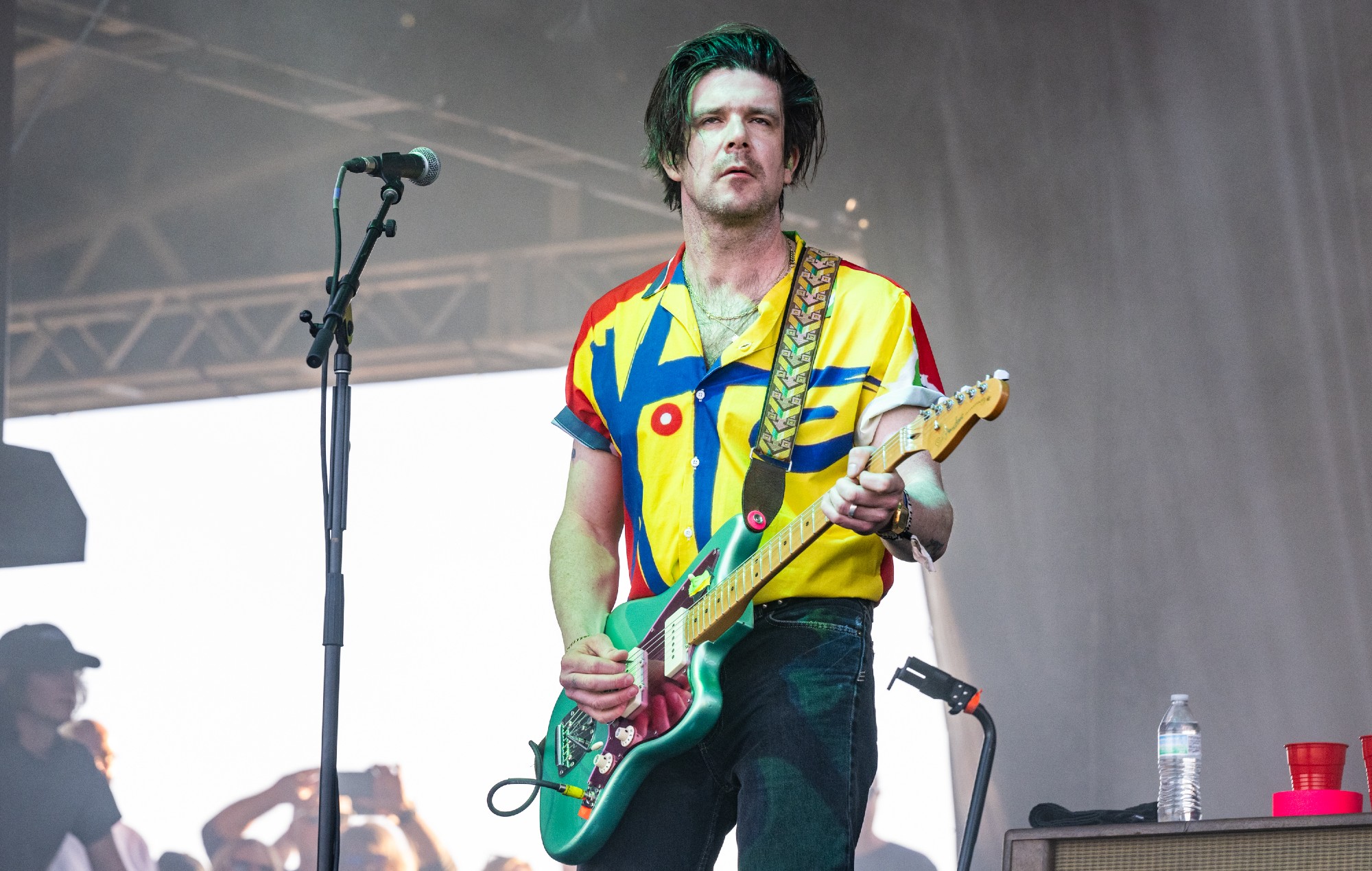 Modest Mouseギタリスト、未成年ファンへの不適切メッセージ疑惑に反論