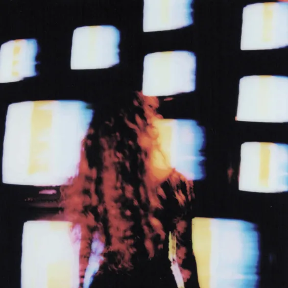 Lora Mouna、新曲〈The Difference〉を発表 Deftones的な質感まとうNYドリームロック