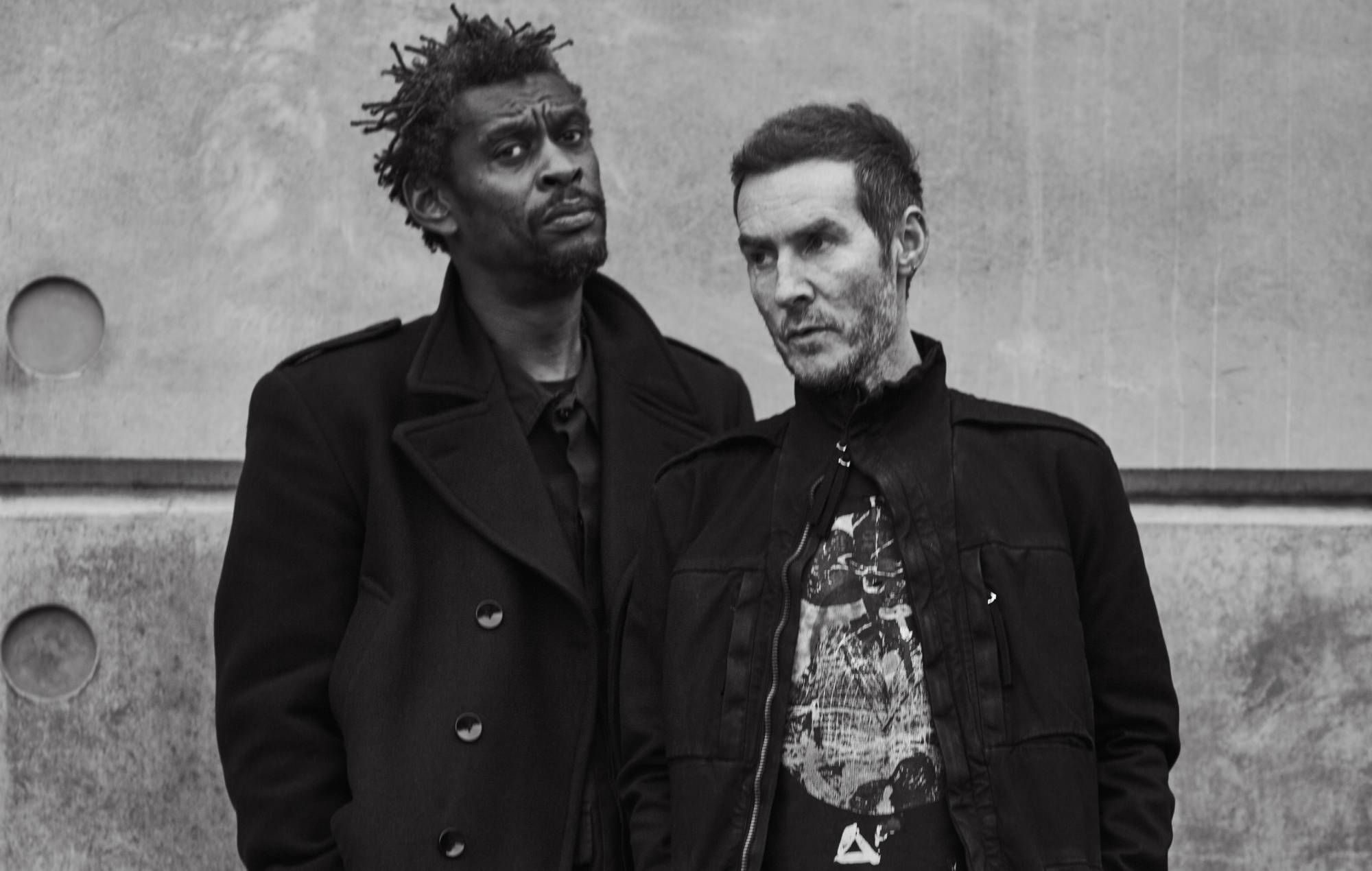 Massive Attackがシンガポール公演でパレスチナ国旗を掲揚、当局が調査開始