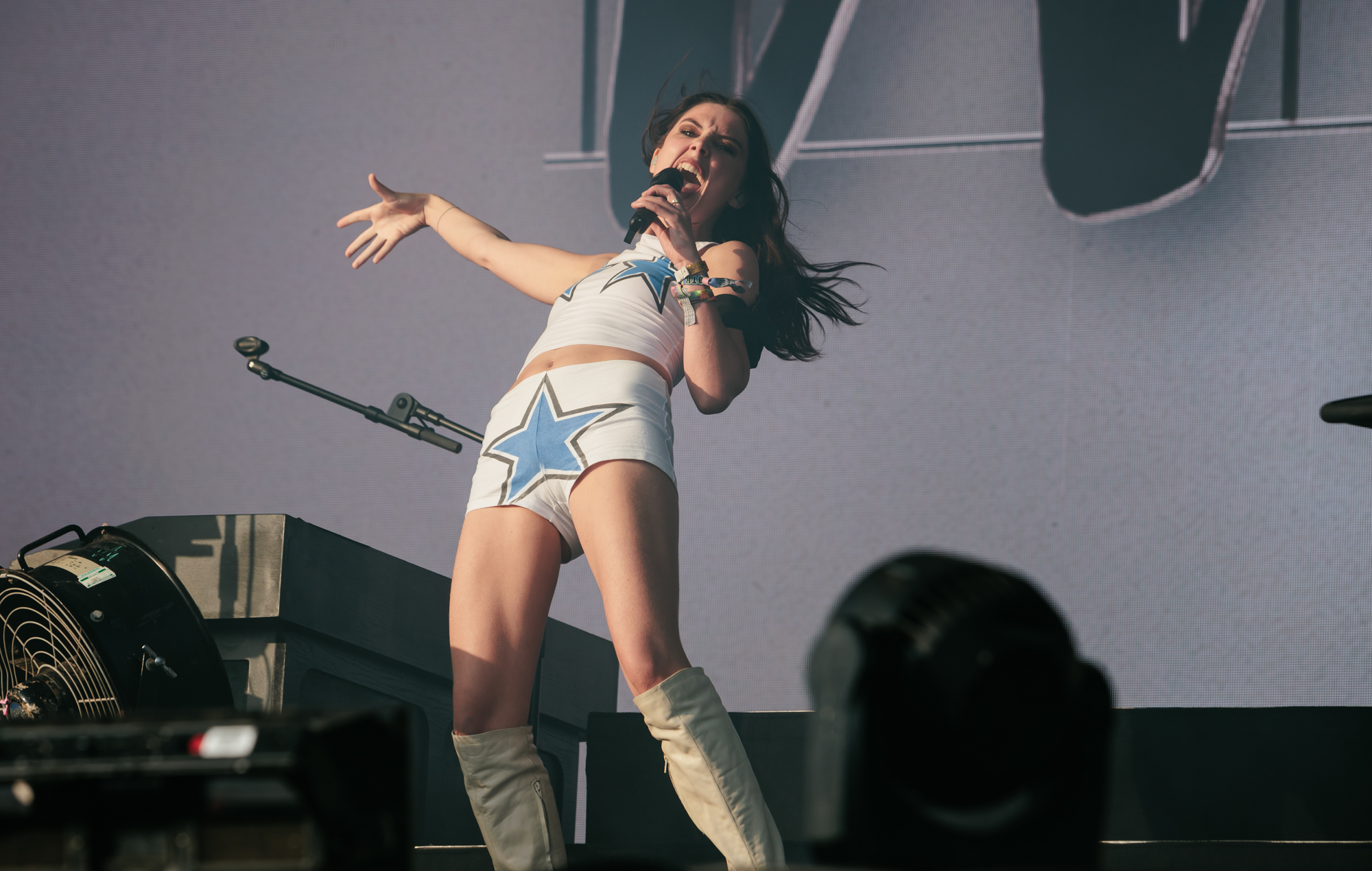 Lollapalooza 2026、豪雨で会場冠水 Wolf AliceとCortisのセットが短縮に