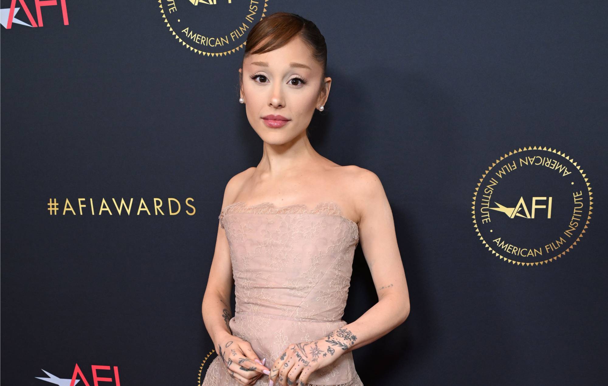 Ariana Grande、ツアー終了後に公の場から退く意向を表明 ウエストエンド舞台出演も辞退