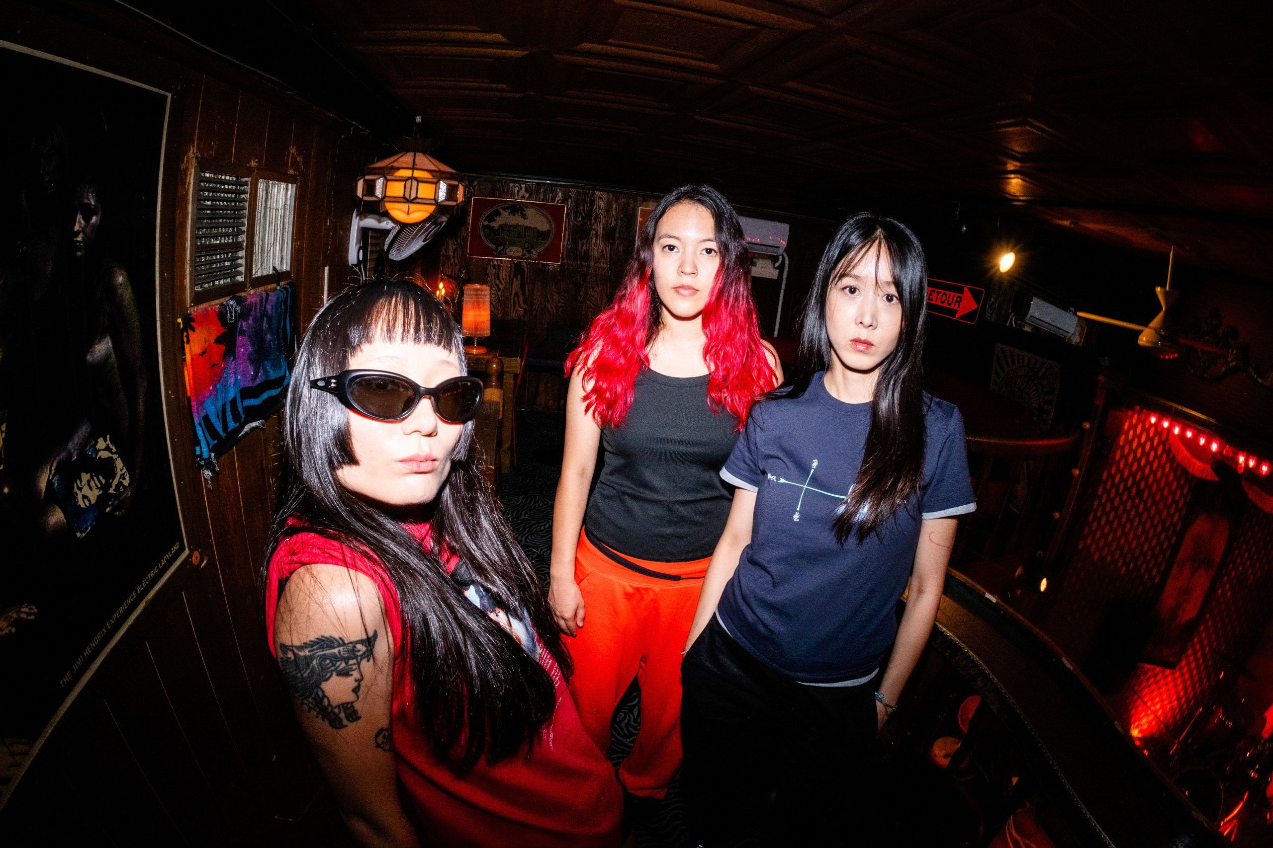 首爾女性パンクトリオSailor Honeymoon、NME表紙に登場——2026年欧州ツアーへ