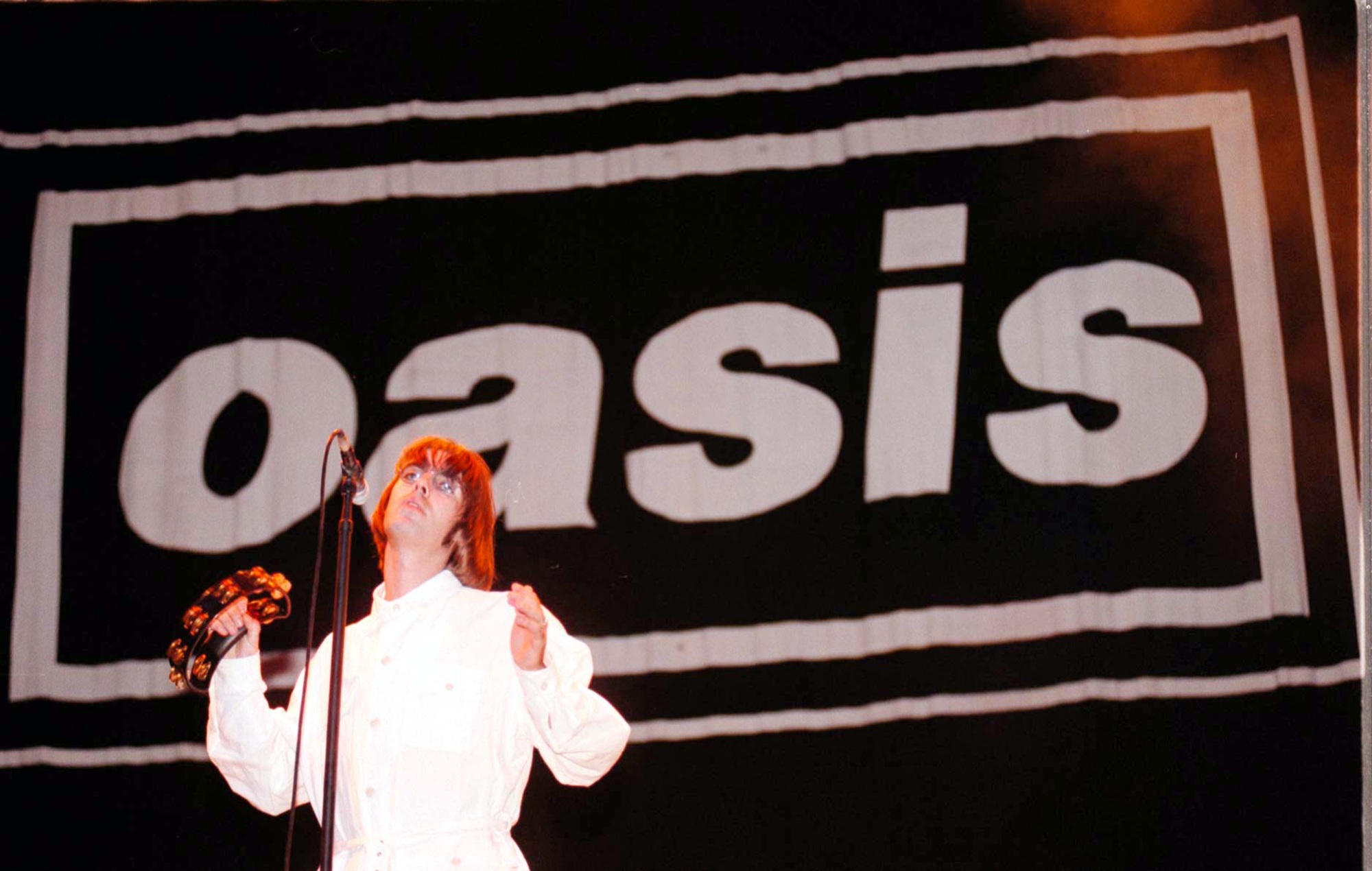 Oasisの伝説的Knebworth公演から30年、ファンが当時の映像を続々投稿