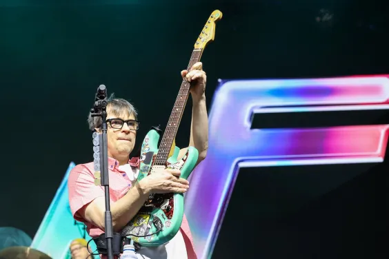 Weezer 영화, 내년 개봉 예정…Brian Bell이 시사회서 근황 공개