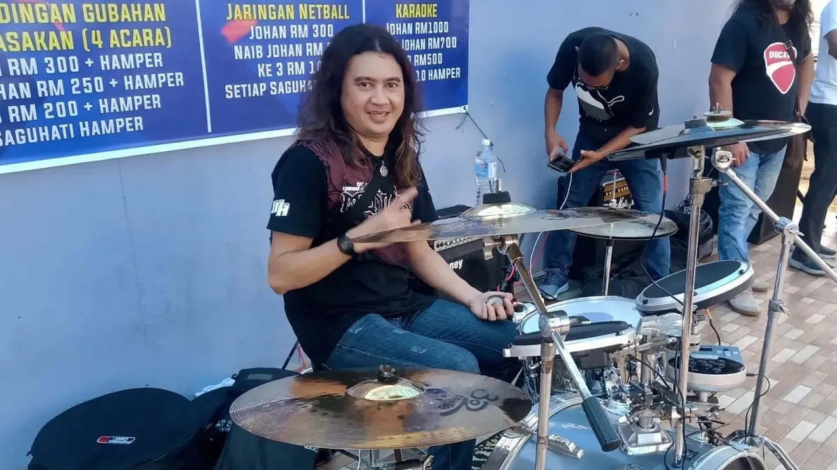 マレーシアのドラマー、演奏中に倒れ死去 享年56歳