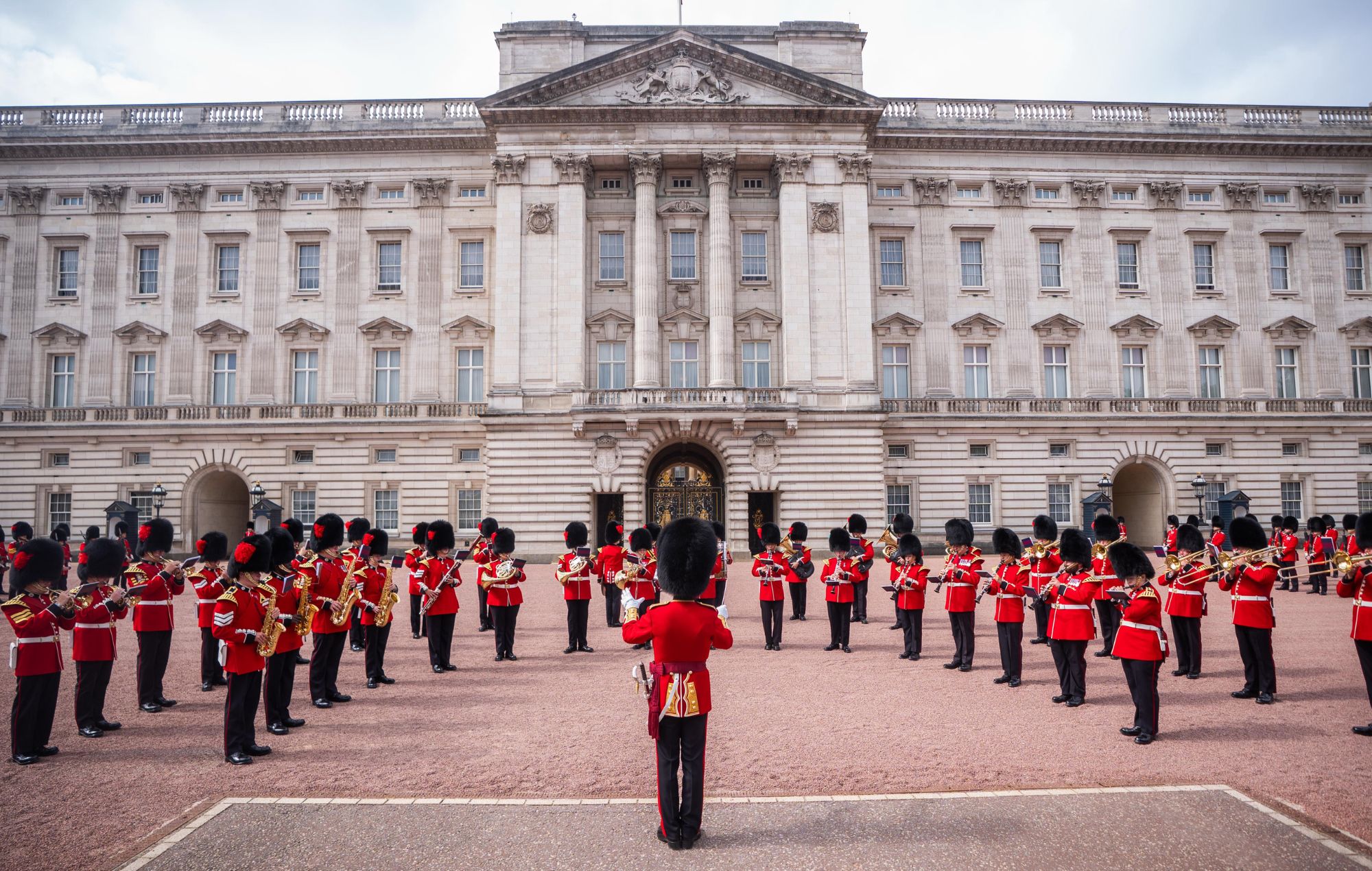 King's Guard Plays '9 To 5' Outside Buckingham Palace to Honor Dolly Parton
