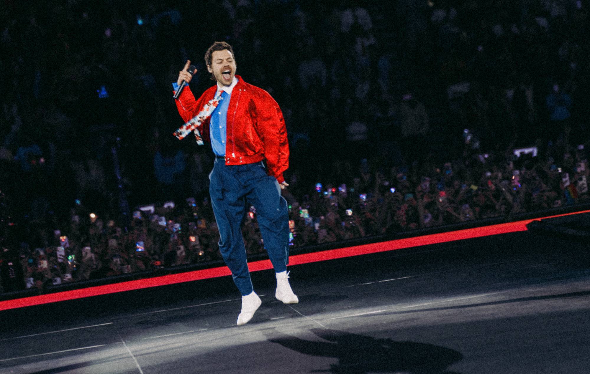 Harry Styles、MSGでの公演中にテイラー・スウィフトの挙式に言及
