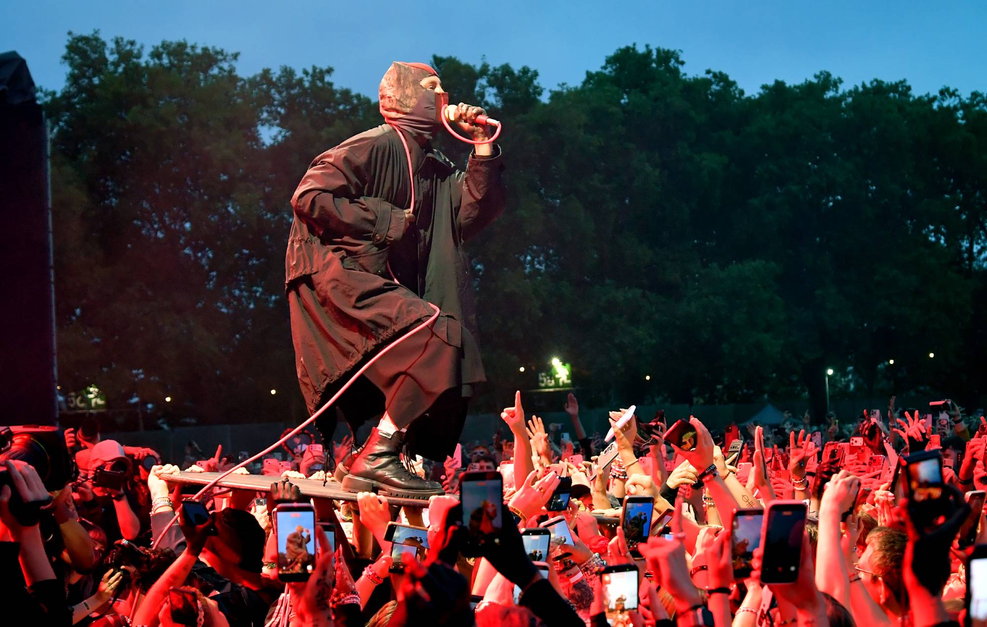 Twenty One Pilots、All Points Eastで新曲〈Robot Voices〉初披露 Jack Whiteも映像出演