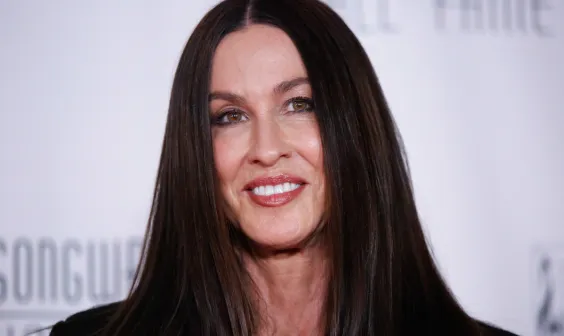 Alanis Morissette, 전 투어 매니저 상대로 협박 혐의 소송 제기