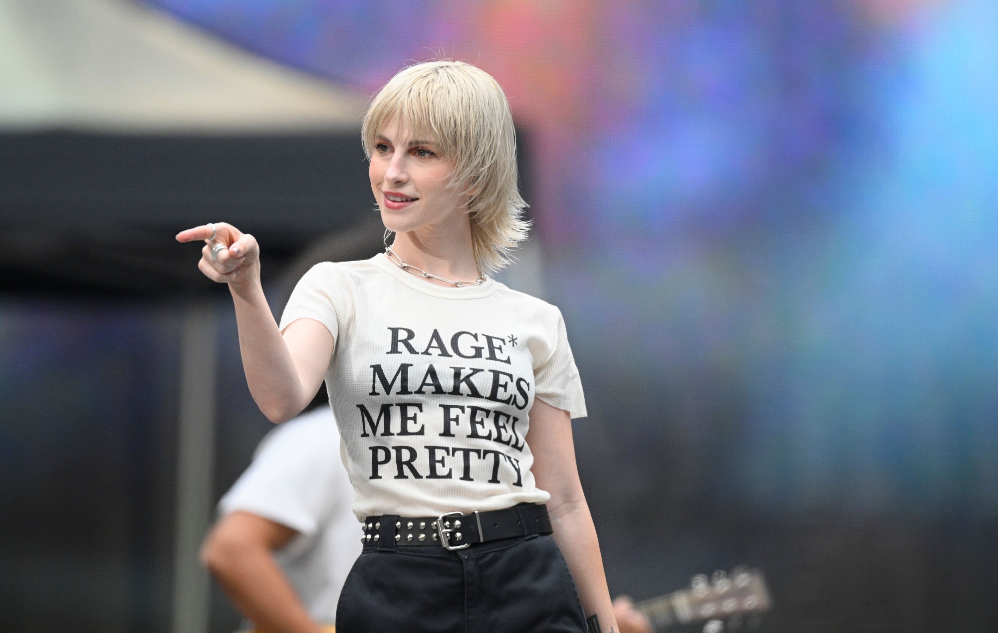 Hayley Williams 개인 투어 개막, 첫 공연서 8곡 라이브 첫 선