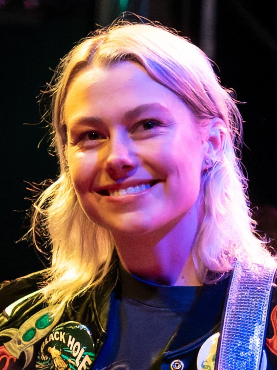 휴대폰 없는 콘서트, 어떻게 2만 명 규모까지 커졌나: Phoebe Bridgers 투어가 보여준 물류학