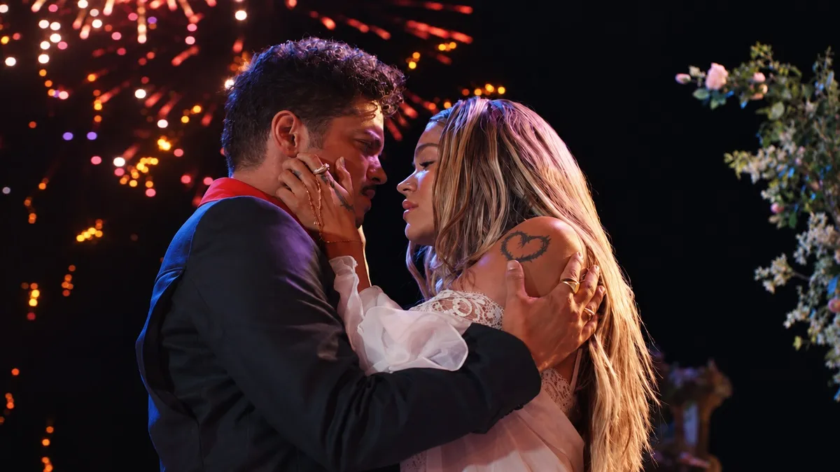 Bruno Mars ชวน Karol G ร่วมแสดง MV เพลง 'Dance With Me'